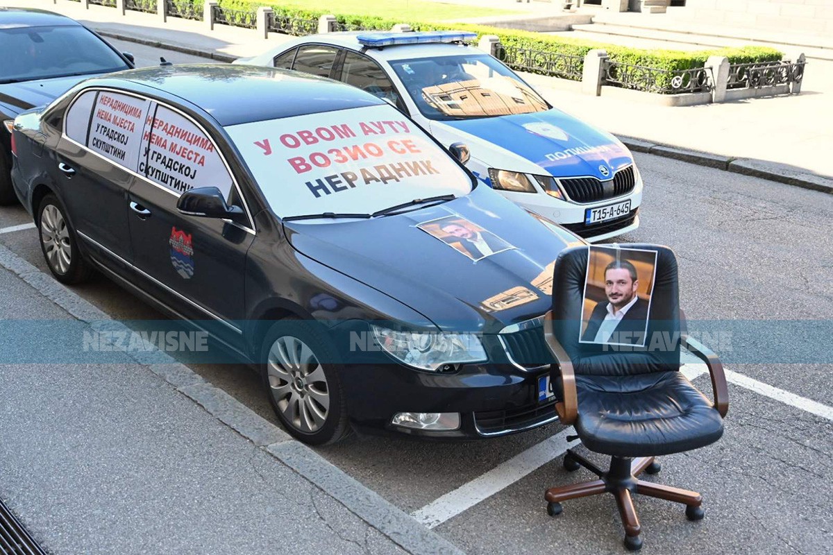 Prolaznik unio stolicu u Gradsku upravu Banjaluka, policija ga udaljila
