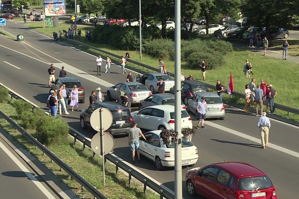 U Srbiji počeo protest dijela opozicije, blokirali dio autoputa