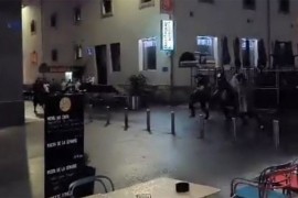 Neredi i u Švajcarskoj: Demonstranti napadali policiju (VIDEO)