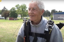Tuzlak (89) najstariji padobranac u Evropi: Skočio 1.480 puta, ne ...
