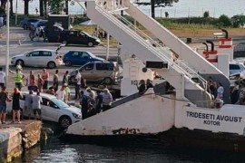 Incident u Crnoj Gori: Vozač pokušao da se ukrca na trajekt u pokretu