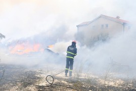 Požar u Dalmaciji ne jenjava, pomoć potražile i porodice iz BiH