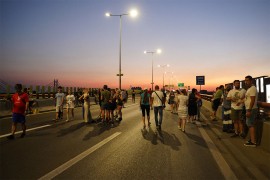 Učesnici protesta dijela opozicije u Srbiji blokirali Gazelu