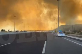 Požari bjesne u Grčkoj, naređena evakuacija: Gore kuće, kritično ...