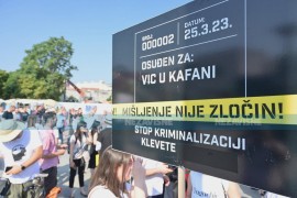 Protesti u Banjaluci: Novinari pozvali vlast da odustane od kriminalizacije klevete (FOTO/VIDEO)