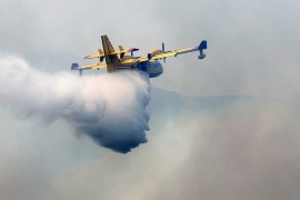 Buknuo požar kod Trogira, gase ga i četiri aviona