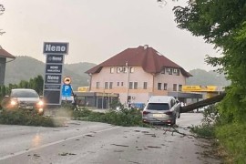 Snažno nevrijeme pogodilo Kozarsku Dubicu, Teslić, Kostajnicu i ...