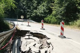 Putevi u banjalučkom naselju Česma puni rupa, mještani dobili samo ...