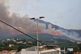 Vjetar rasplamsao požar kod Dubrovnika, vatra prelazila i u BiH (FOTO)
