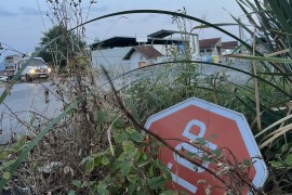 Znak stop završio u jarku