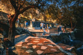 Bajkovita i u večernjim časovima, plaža "Vrućica" zasijala u punom ...
