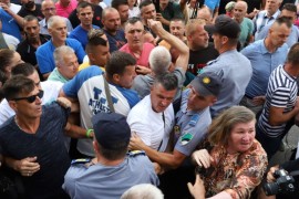 Burno ispred zgrade opštine Banovići, interveniše policija