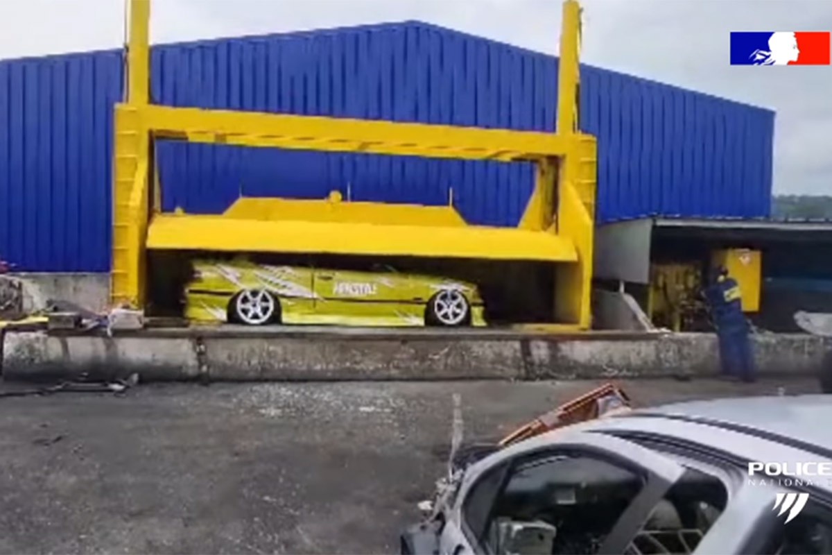 Policija uništava zaplijenjene BMW automobile (VIDEO)
