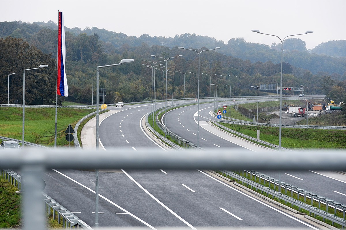 Na računima UIO stotine miliona od putarina, vlast bez dogovora