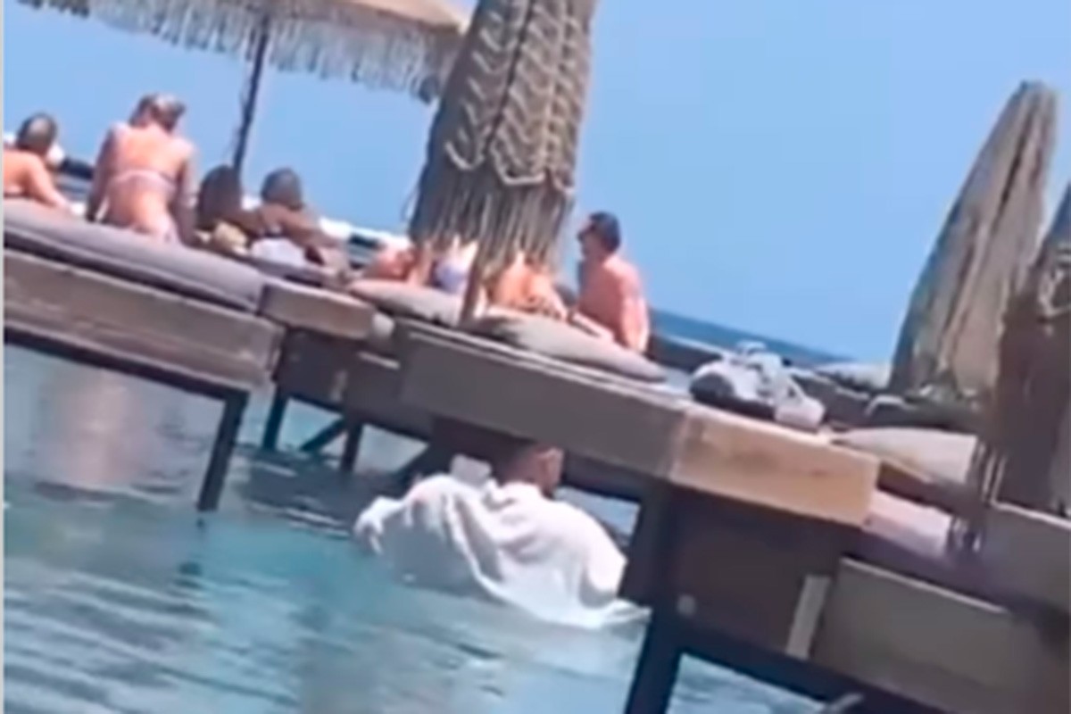 Snimak konobara u Grčkoj pokrenuo raspravu na mrežama (VIDEO)
