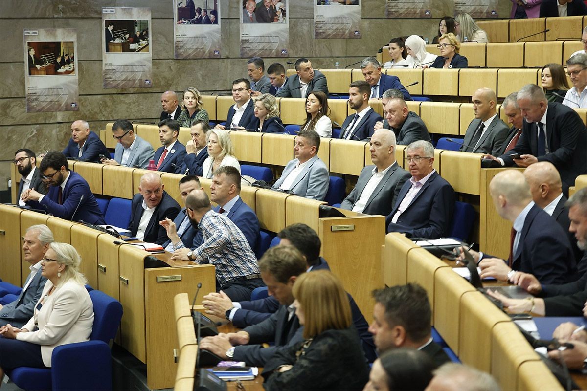 Prekinuta sjednica Parlamenta FBiH, ništa od imenovanja Vukoje