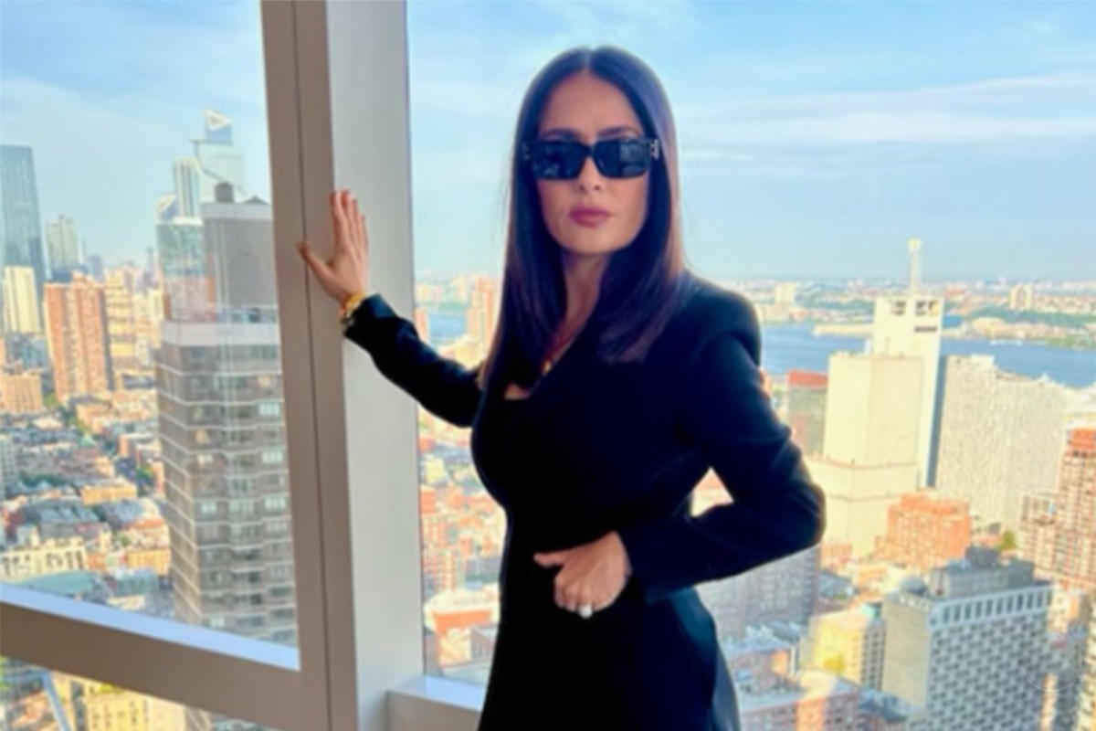 Salma Hajek u minijaturnom bikiniju omađijala pratioce (FOTO)