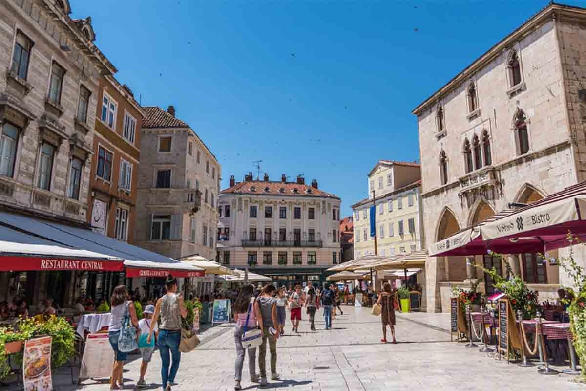 Turisti kojima je u Hrvatskoj sve jeftino: Kod nas je pivo 15 evra, a votka 100