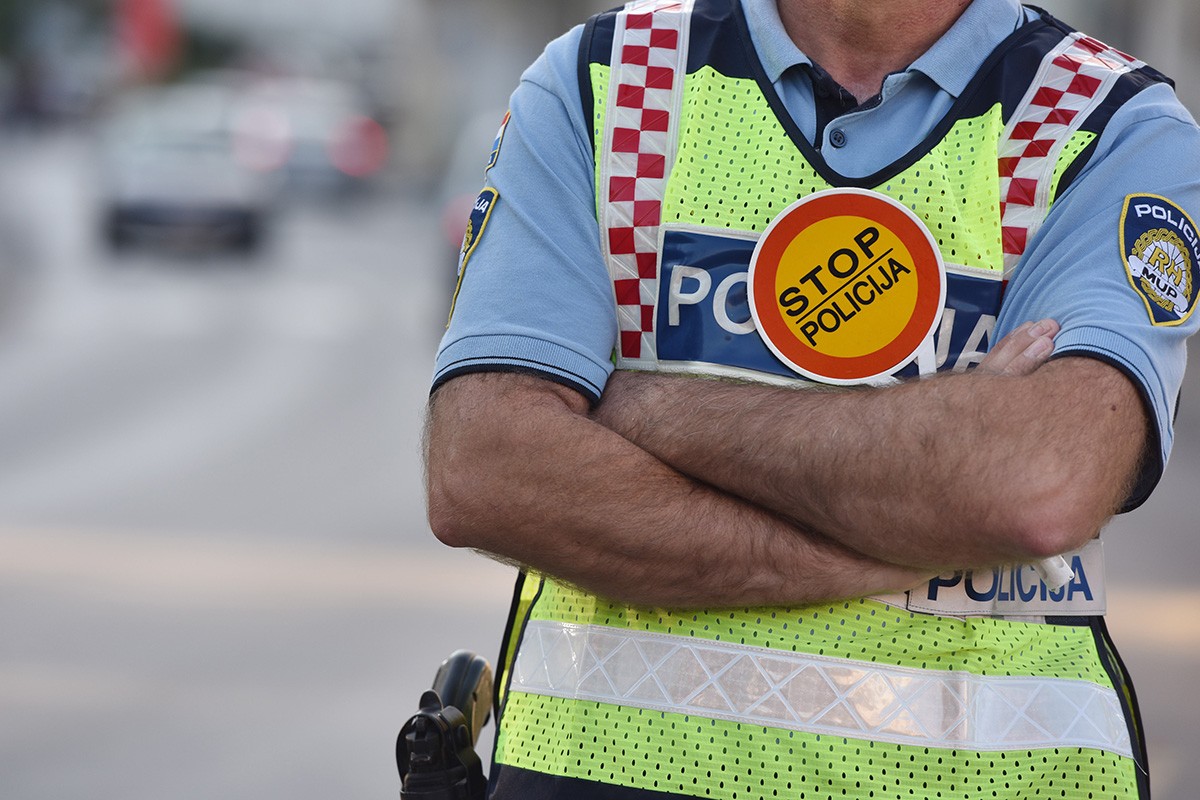 Vozač kažnjen zbog otvorenog prozora na automobilu, pogledajte njegovu reakciju