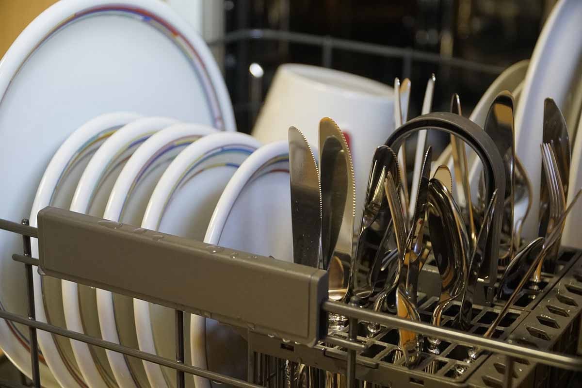 Ovo su razlozi zašto mašina za suđe ne pere dovoljno dobro