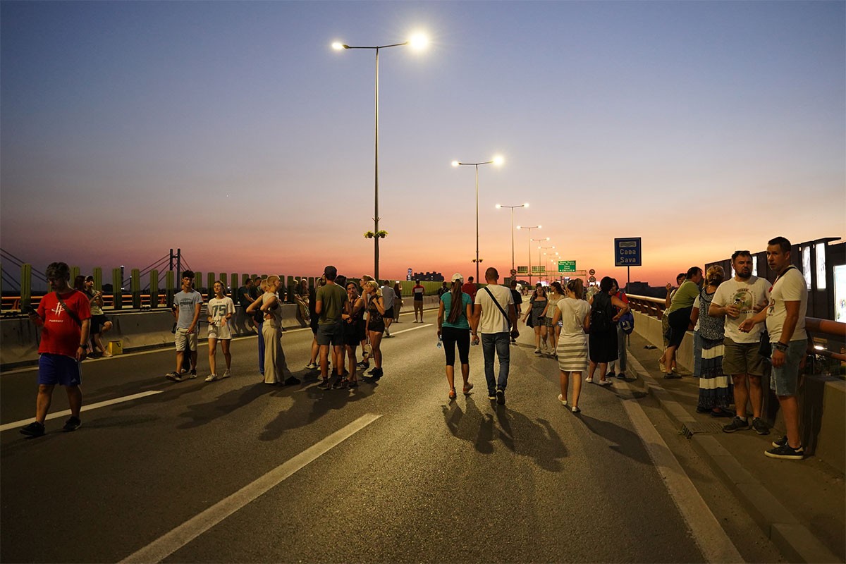 Učesnici protesta dijela opozicije u Srbiji blokirali Gazelu
