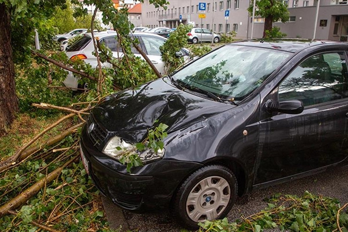 Dvoje mrtvih u oluji u Zagrebu (FOTO/VIDEO)