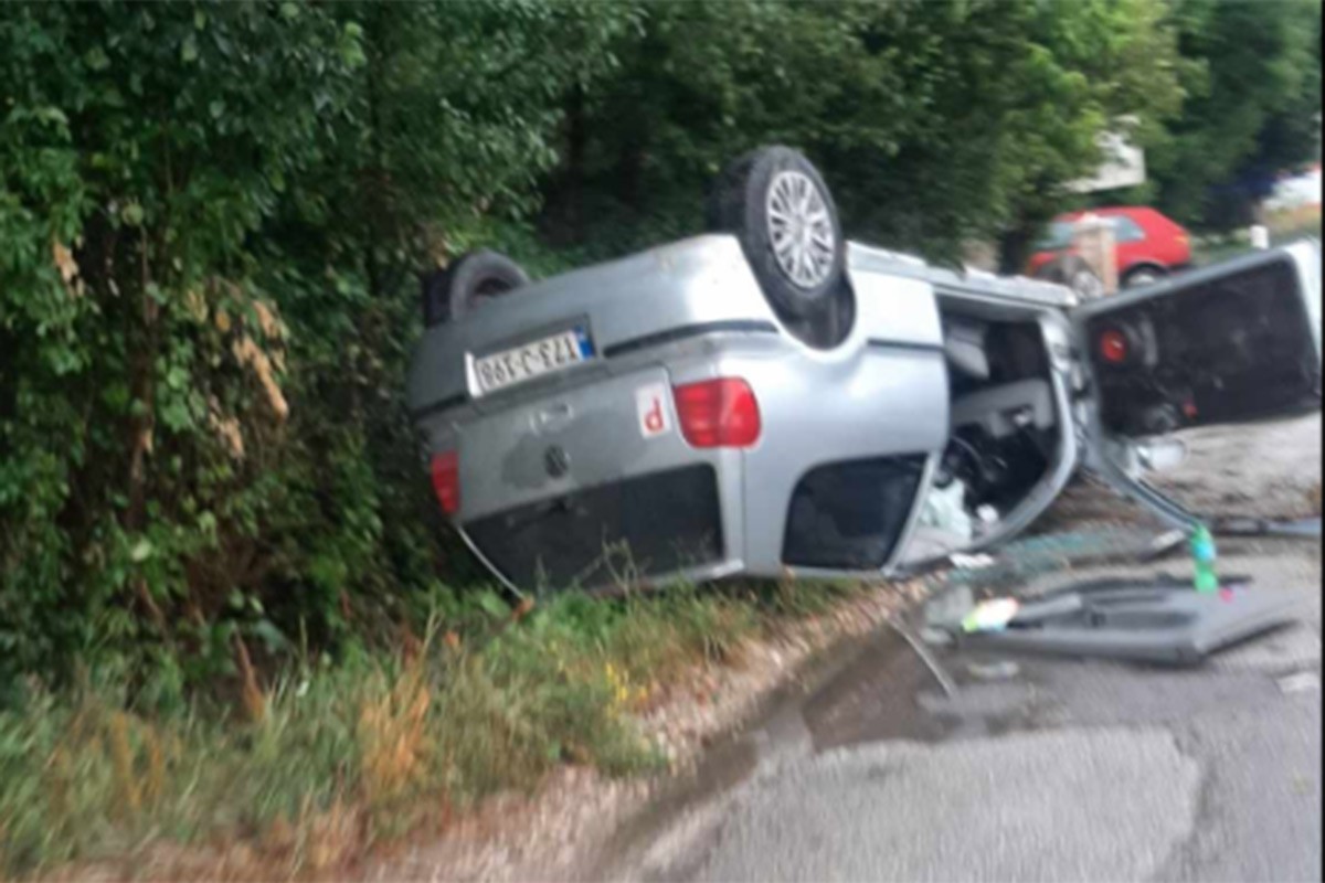 Teška saobraćajka kod Kiseljaka: Djevojka automobilom sletjela s puta