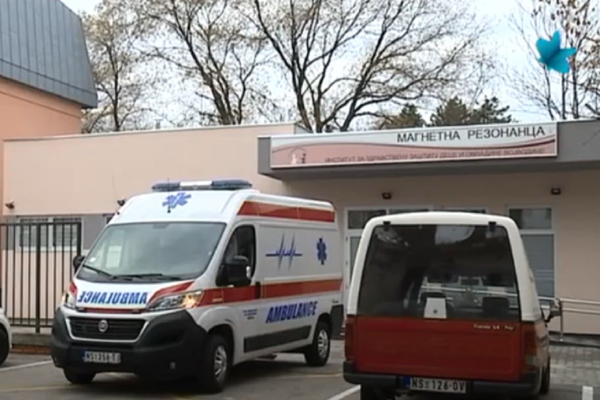 Poznato stanje djevojčice na koje je palo drvo u Novom Sadu