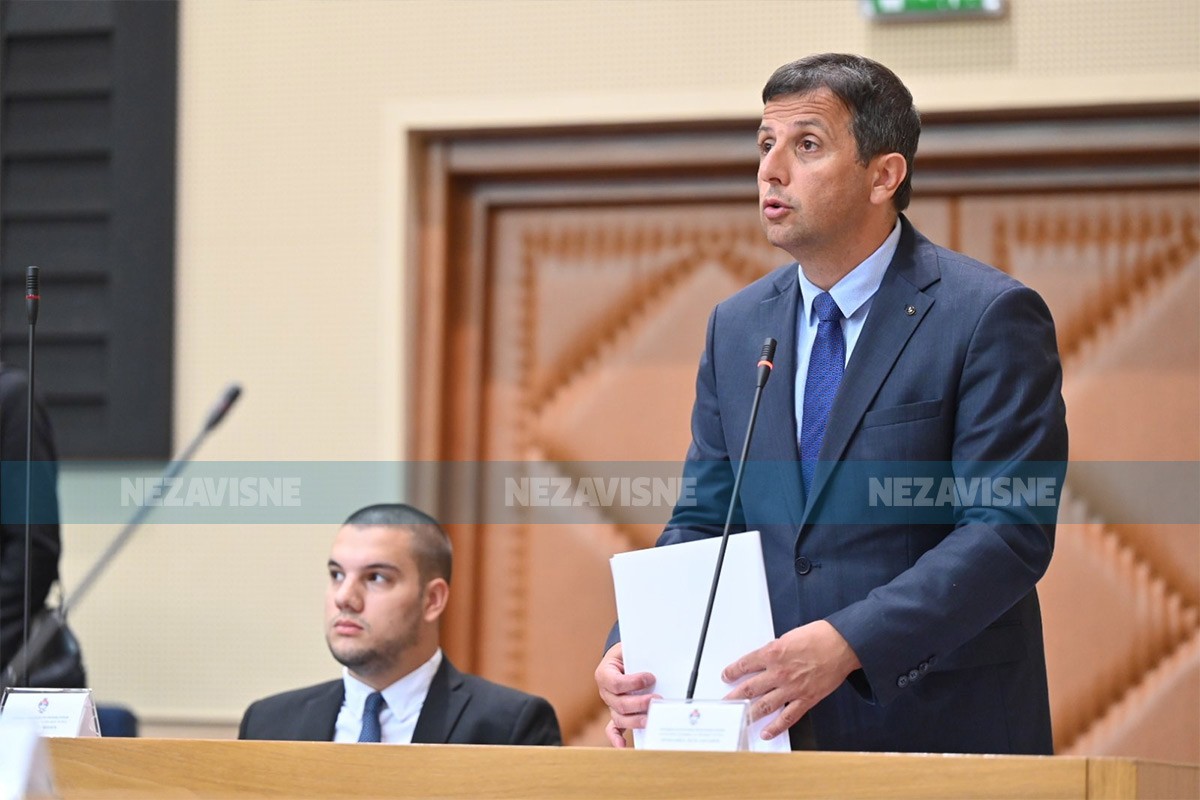 Obezbjeđenje udaljilo Vukanovića i Vučinića sa sjednice NS RS