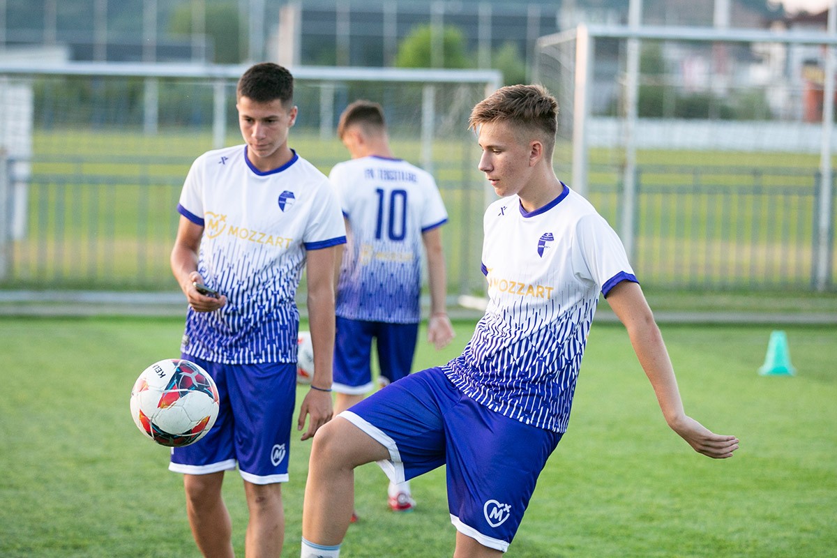 Mladim fudbalskim nadama: Nova Mozzart oprema za FK Tekstilac