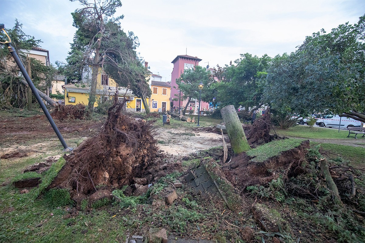 Oluja opustošila region: Razoreni dijelovi Srbije i Hrvatske (FOTO/VIDEO)