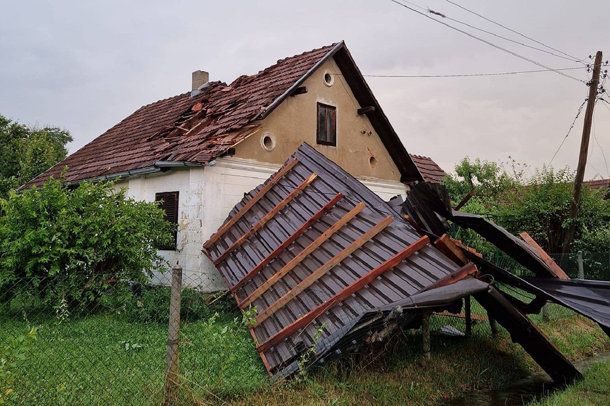 Prnjavorčani saniraju posljedice nevremena, brojni problemi sa strujom i vodom