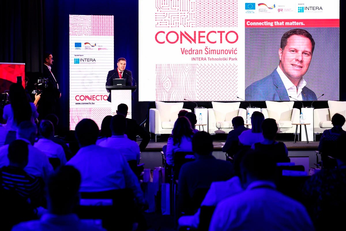 Započeo CONNECTO 2023: Inspirativna predavanja i dinamične panel diskusije u nastavku programa