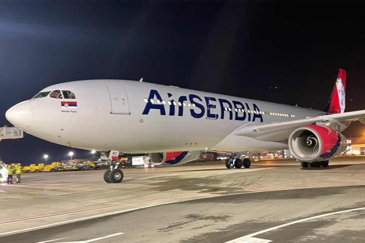 Drama u avionu iz Srbije, prinudno sletio u Prag