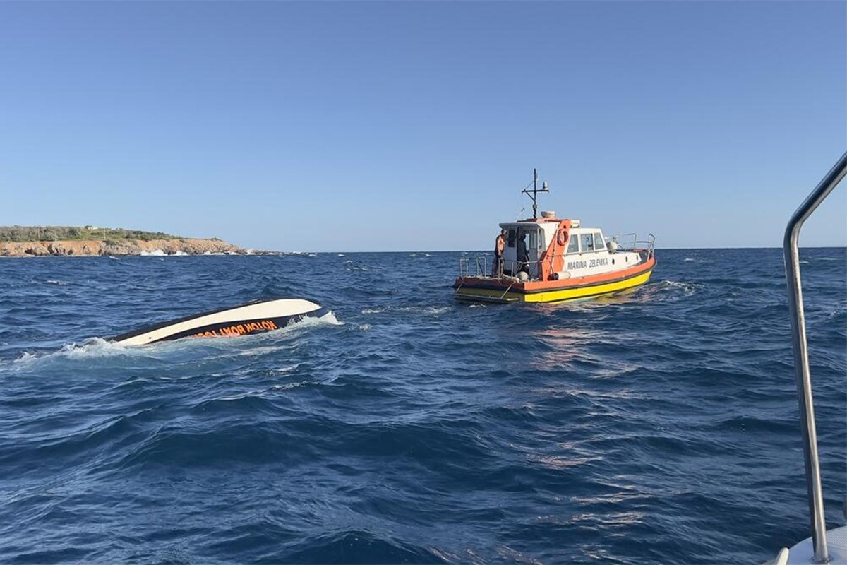 Incident na crnogorskom primorju: Gliser potonuo, spaseno devet ljudi