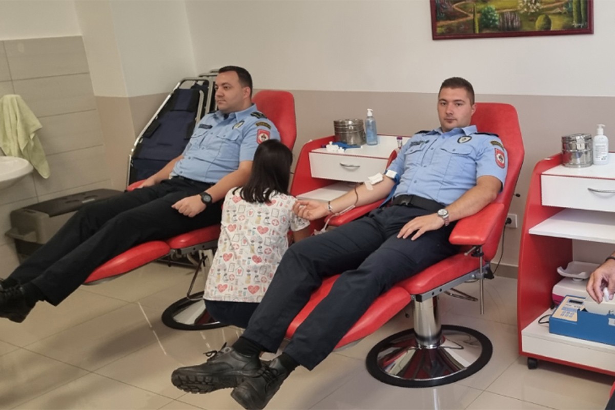 Policajci u Zvorniku darovali krv