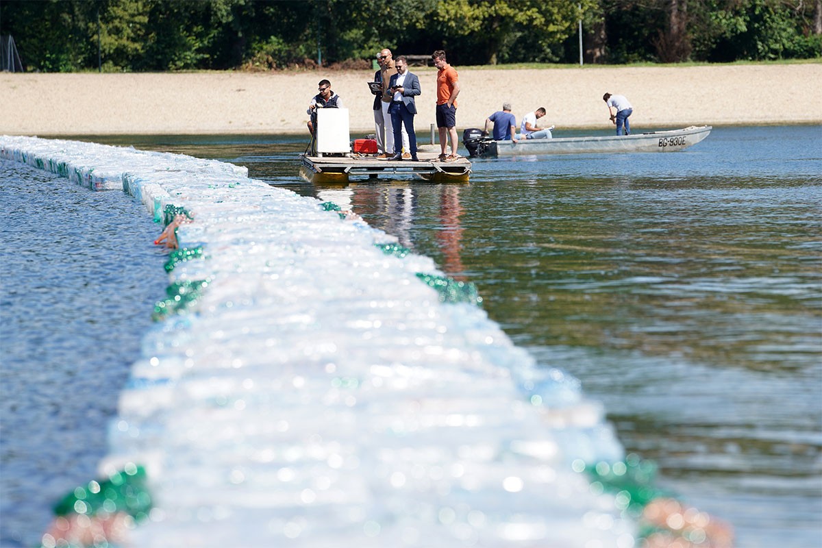 Oboren Ginisov rekord u Beogradu: Most od plastičnih boca dug 250 metara