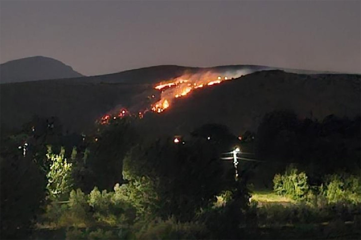 Veliki požar u Podgorici, vatrogasci na terenu