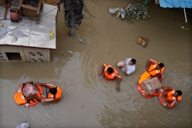 Tajfun donio poplave u Peking, desetine stradalih i nestalih