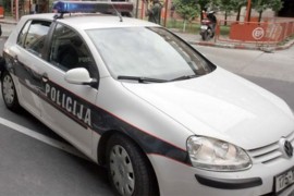 Pijani mladići iz kalašnjikova pucali kroz prozor auta