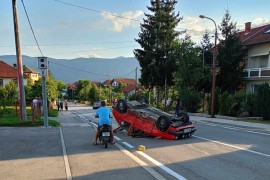 Nesreća u Bosanskom Petrovcu: Golfom usmrtio pješaka, udario u škodu ...