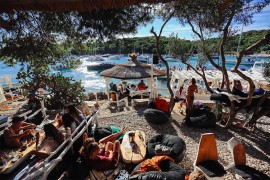 Na Hvaru naplaćuju i boravak na plaži: Dva evra za kupanje u moru