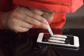 Banjalučani šmrkali kokain sa displeja telefona