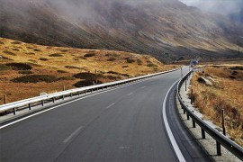 Zašto se asfalt poliva slanom vodom