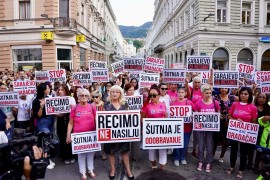 Protest u Sarajevu nakon stravičnog ubistva u Gradačcu: "Stop ...