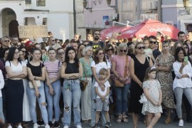 Tuzlaci izašli na ulice nakon stravičnog ubistva u Gradačcu