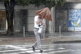Zbog tajfuna naređena evakuacija 240.000 ljudi u Japanu, otkazani ...