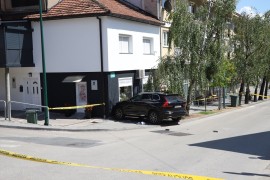 Suspendovana policajka koja se sumnjiči da je bila u kontaktu sa ...