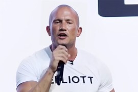 Ko nema pločice na stomaku dobija otkaz (VIDEO)