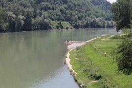 Grupa migranata iznijela tijelo iz Drine